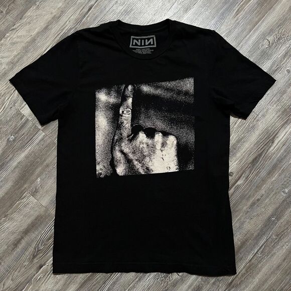 2018 Nine Inch Nails Concert Tee Cold and Black and Infinite Tour Atlanta L - Picture 1 of 6
